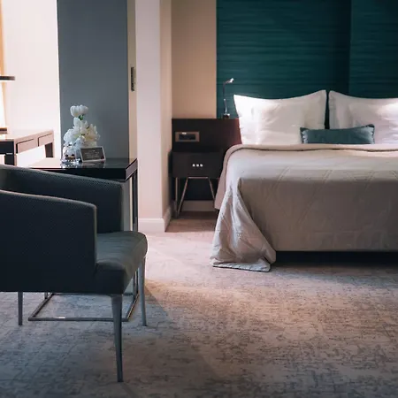 Boutique Townhouse 27 Hotel 4*